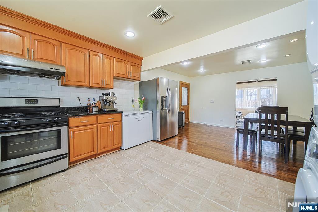 907 Spring Valley Road Maywood, NJ 07607 - Photo 18 of 24