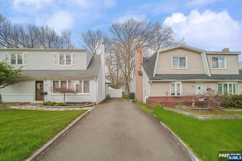 907 Spring Valley Road Maywood, NJ 07607 - Photo 3 of 24