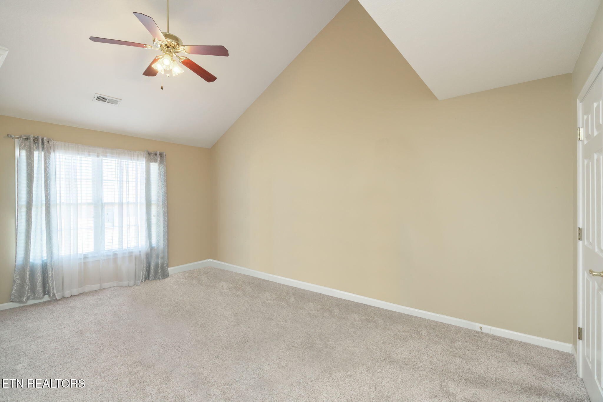 7534 Julesburg Way Powell, TN 37849 - Photo 14 of 40 25-web-or-mls-7534 Julesburg Way-26