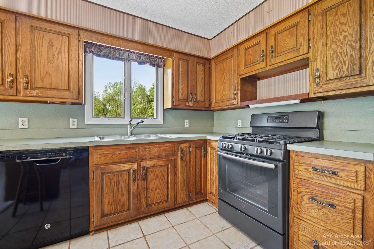 4559 Holloway Road Adrian, MI 49221 - Photo 10 of 59 Photo 10