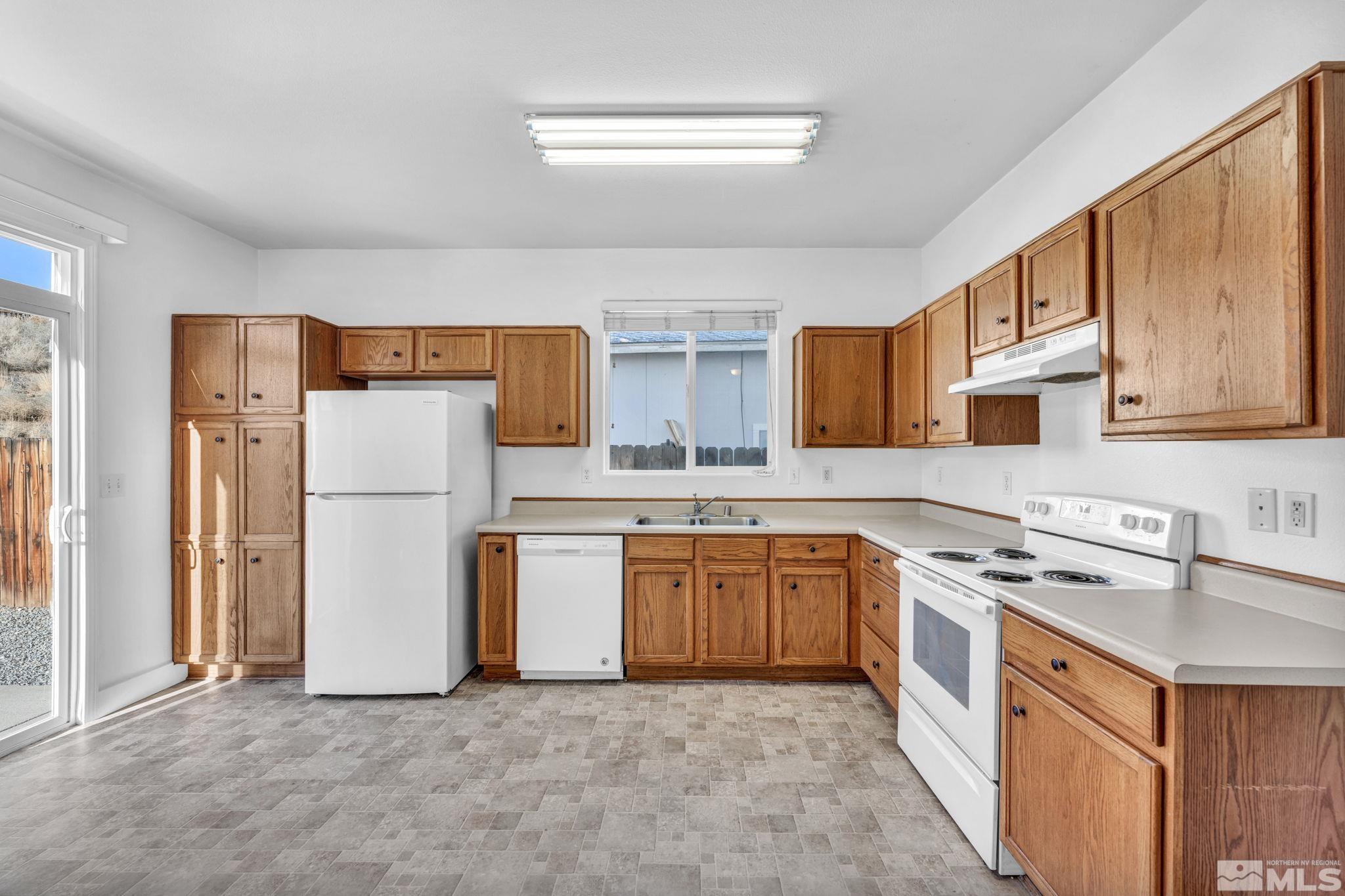 2131 Sapphire Ridge Way Reno, NV 89523 - Photo 8 of 34 Photo 8