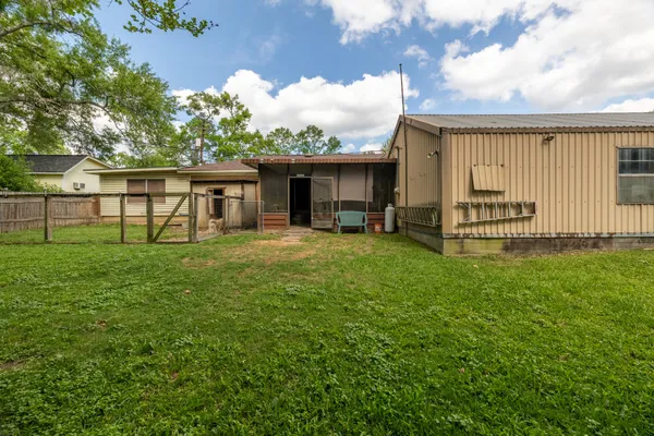 $199,900 | 201 North Cleveland Avenue, Cleveland, TX 77327