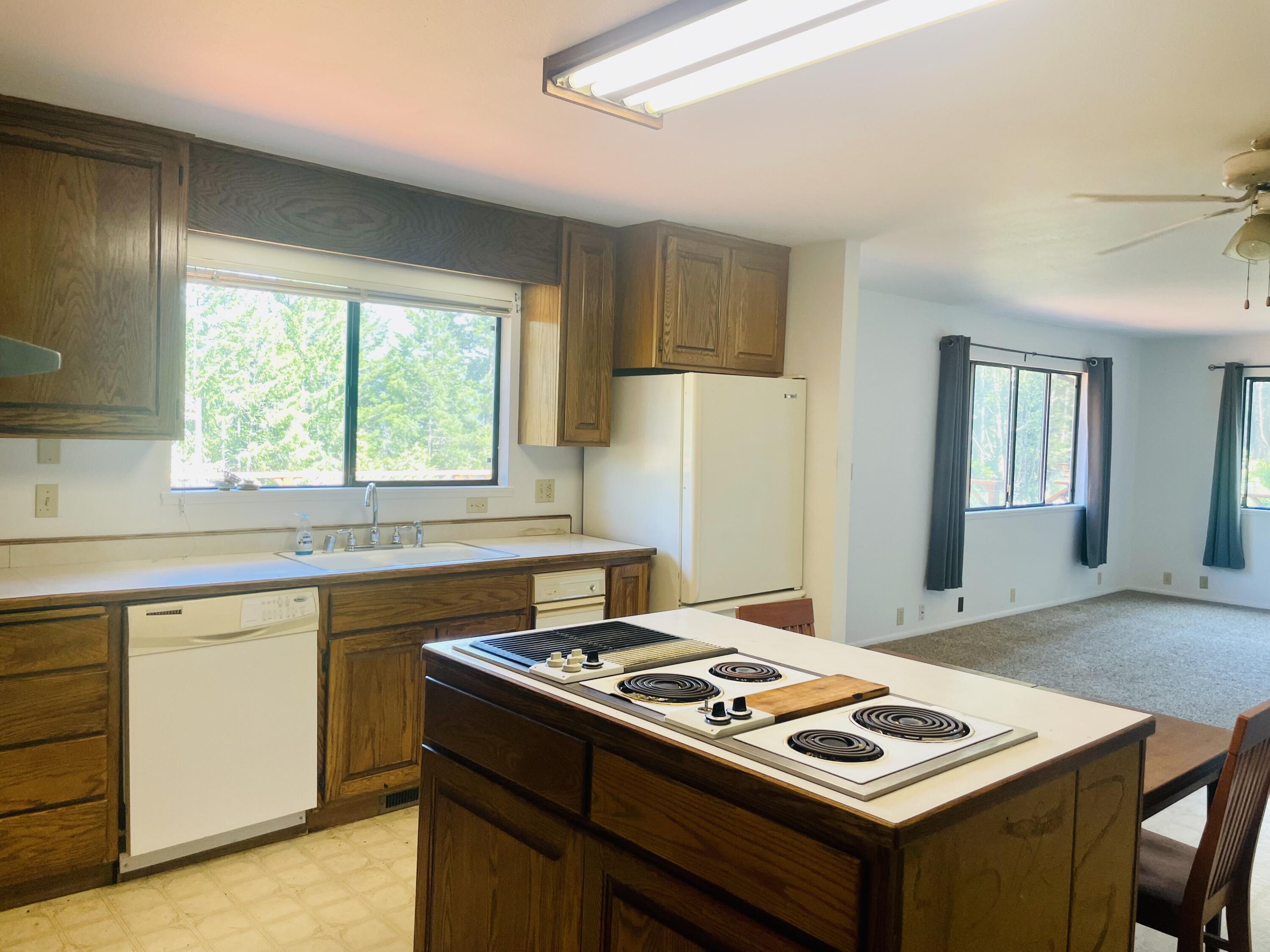360 Graycliff Road Garberville, CA 95542 - Photo 8 of 63