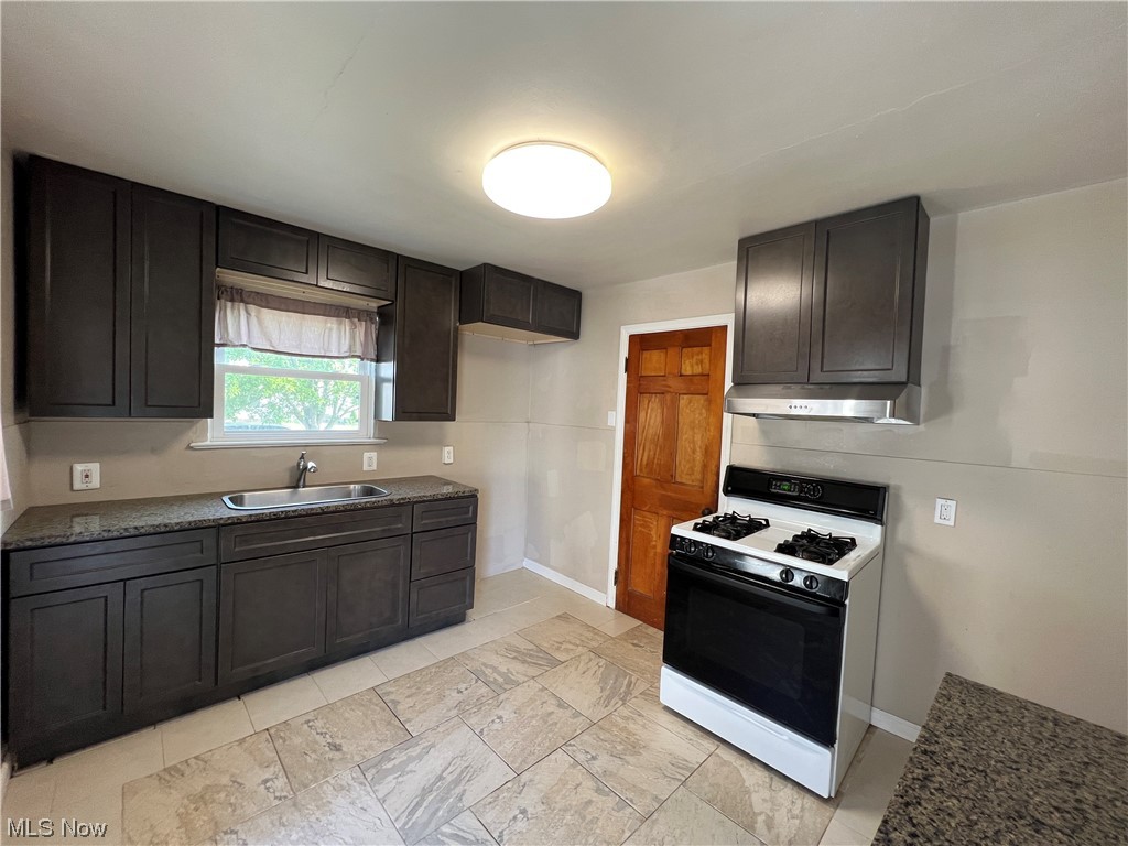 23640 Colbourne Road Euclid, OH 44123 - Photo 4 of 21