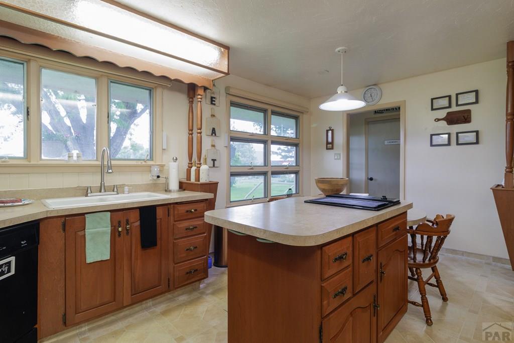 843 Baxter Road Pueblo, CO 81006 - Photo 7 of 57