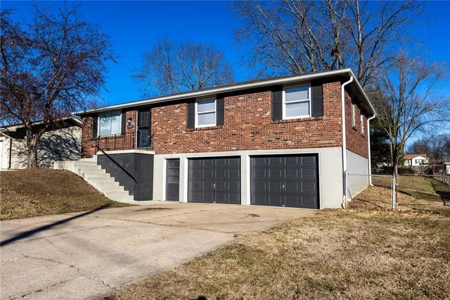 $290,000 | 500 Northeast 87th Street, Kansas City, MO 64155