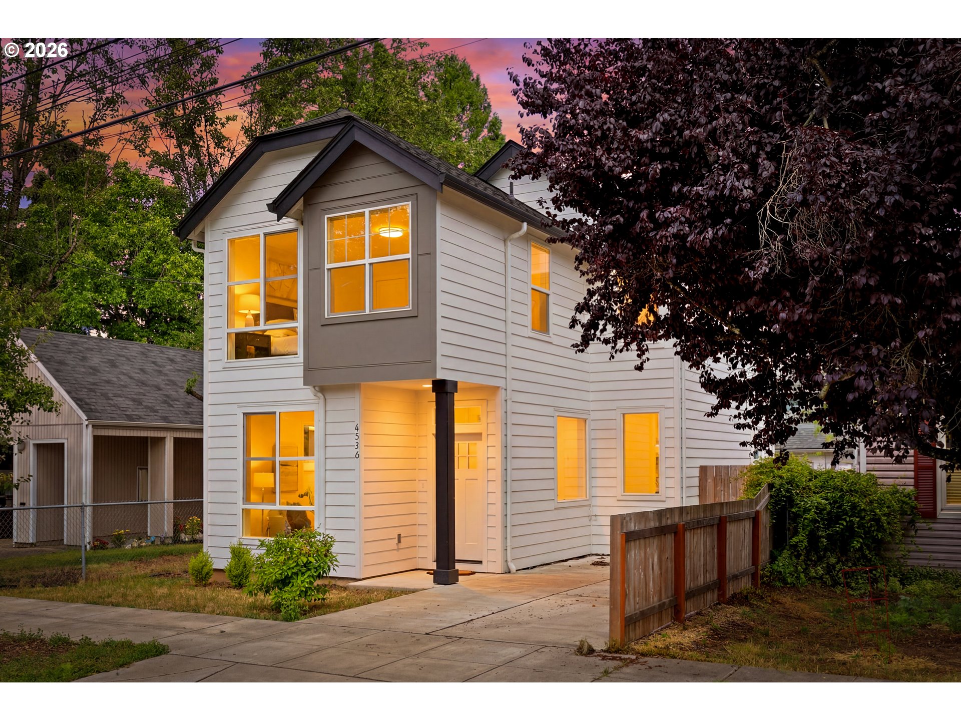 6336 Southeast 84th Place Portland, OR 97266 - Photo 2 of 35