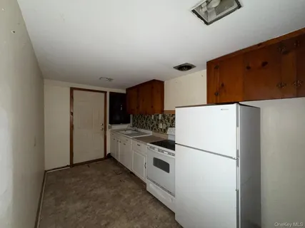 $439,999 | 234 Lake Shore Drive, Pleasant Valley, NY 12569