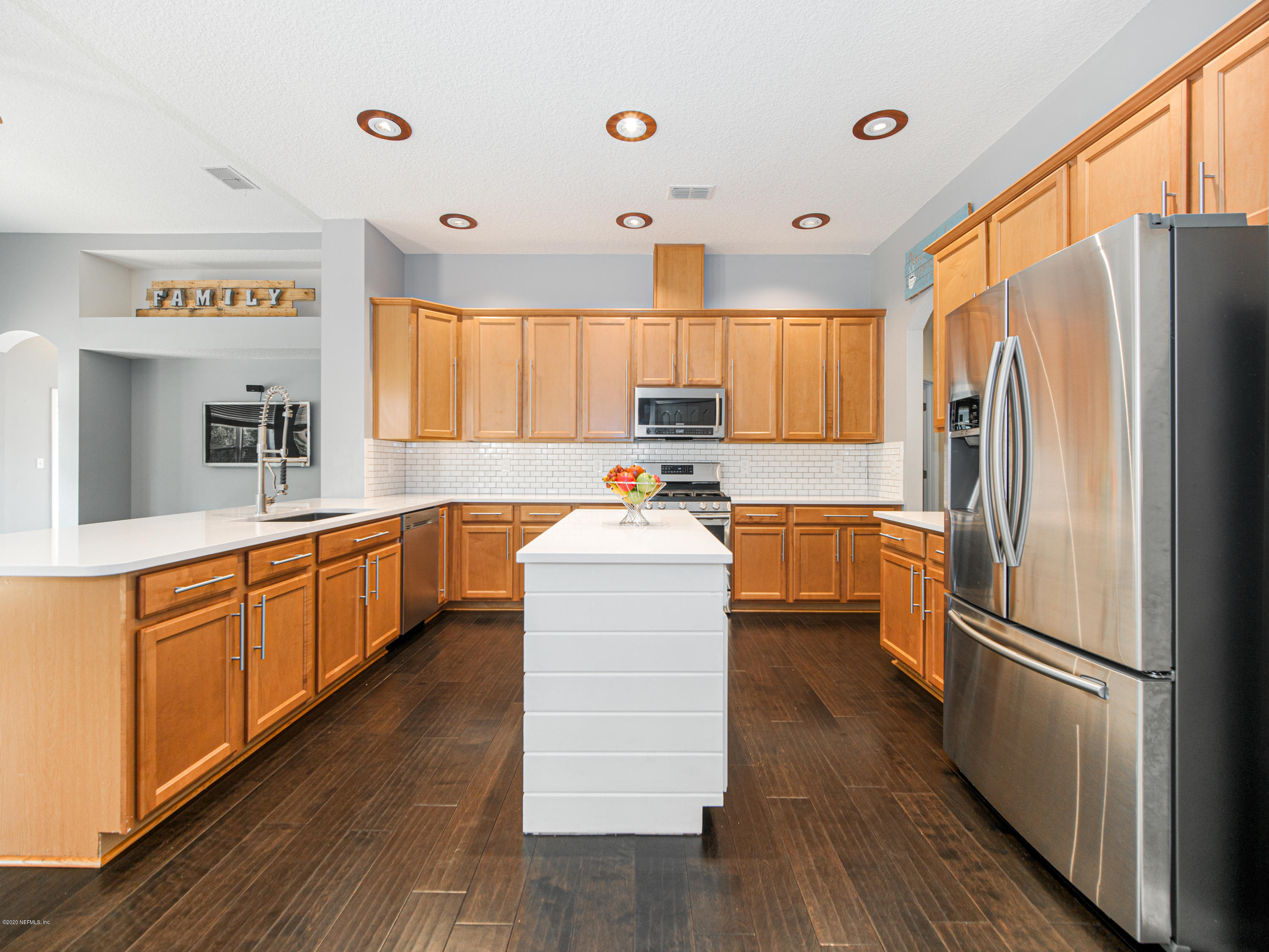 6152 White Tip Road Jacksonville, FL 32258 - Photo 14 of 44 STAINLESS Fridge Stays! Gas Range!
