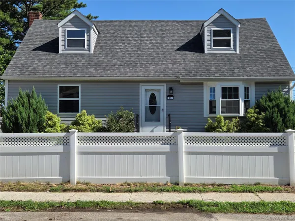 $760,000 | 85 Schleigel Boulevard, Farmingdale, NY 11735