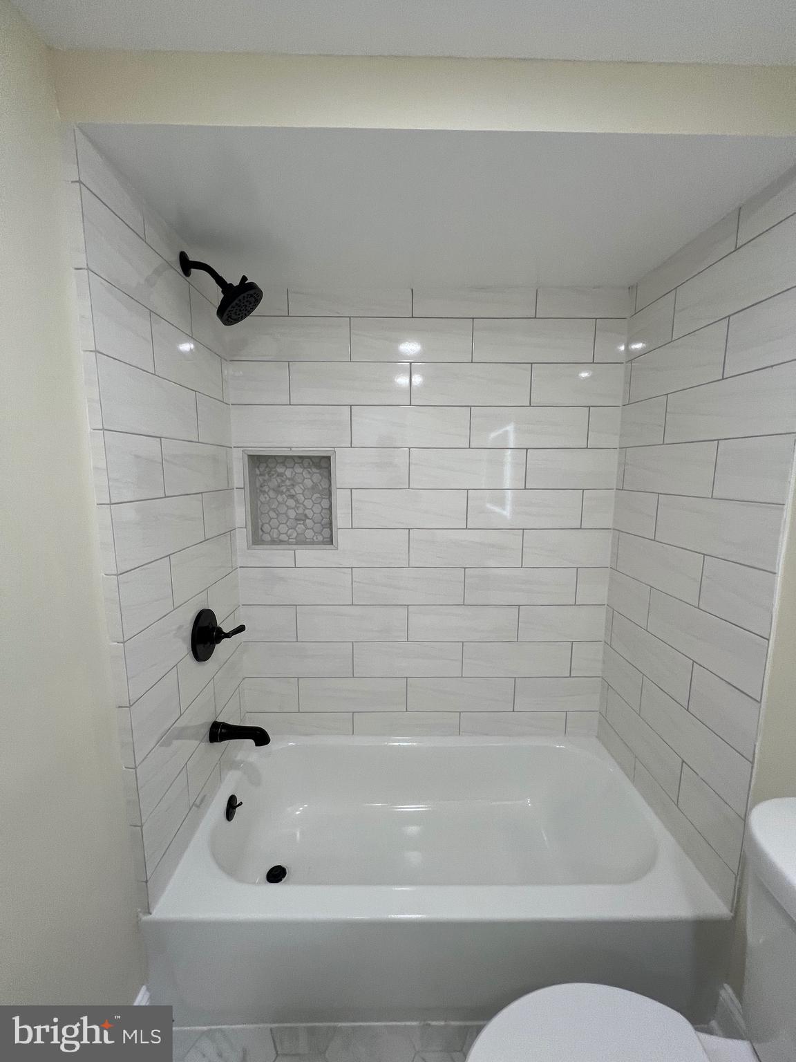 810 Quince Lane Secane, PA 19018 - Photo 31 of 44 a bathroom with a bathtub