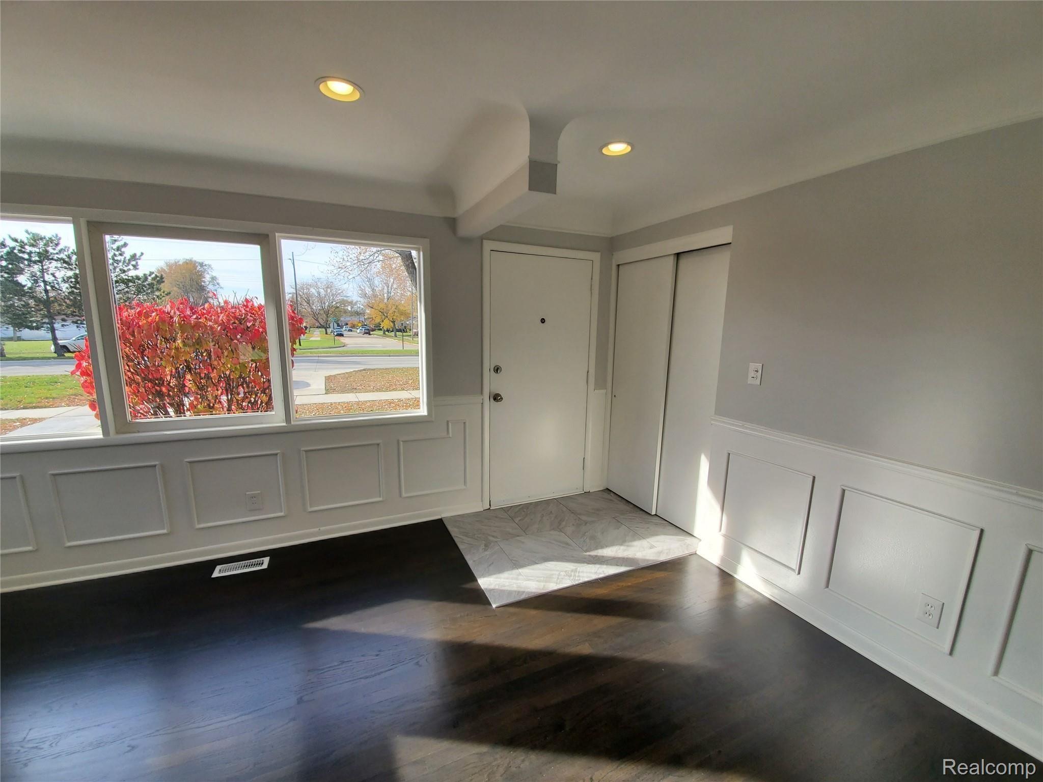 24242 Kelly Road Eastpointe, MI 48021 - Photo 10 of 31 20191109_140441.jpg