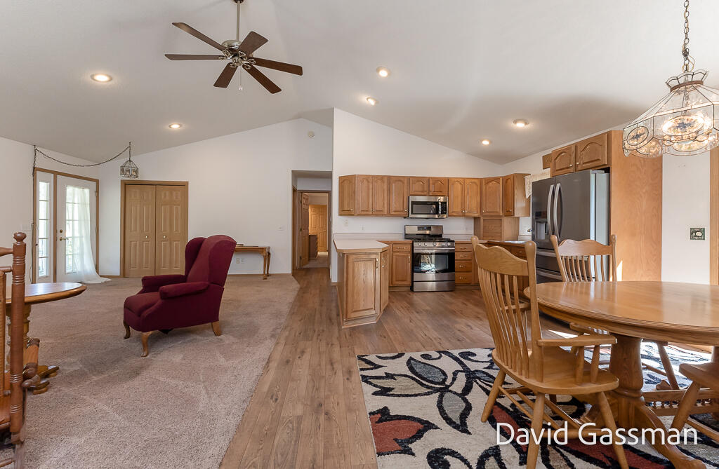3270 South Walker Road Muskegon, MI 49444 - Photo 12 of 29 Dining/Kitchen/Living