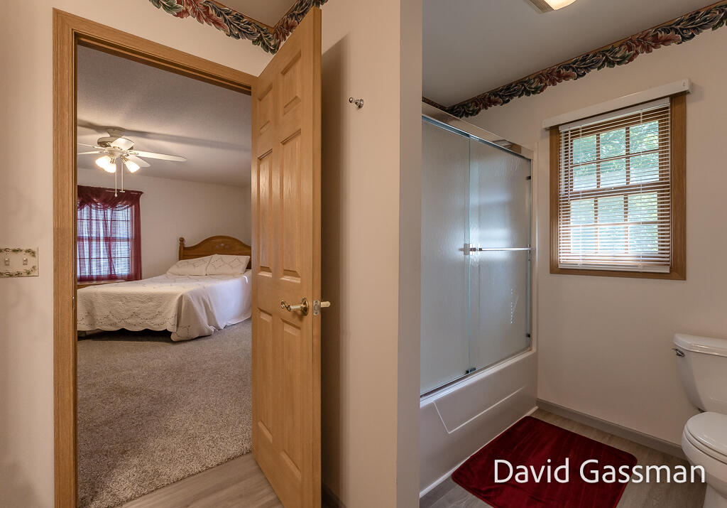 3270 South Walker Road Muskegon, MI 49444 - Photo 16 of 29 primary Bath