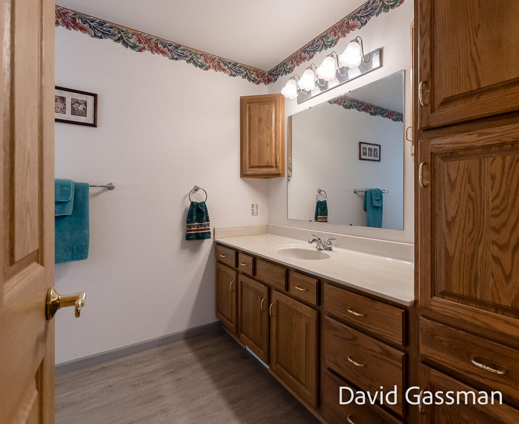 3270 South Walker Road Muskegon, MI 49444 - Photo 17 of 29 primary bath 2
