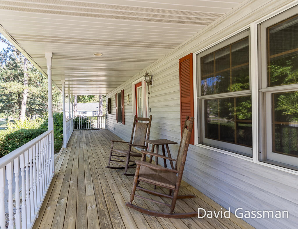 3270 South Walker Road Muskegon, MI 49444 - Photo 2 of 29 Front porch
