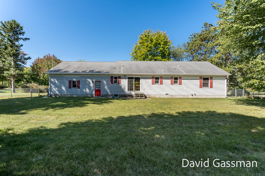 3270 South Walker Road Muskegon, MI 49444 - Photo 6 of 29 Back of home