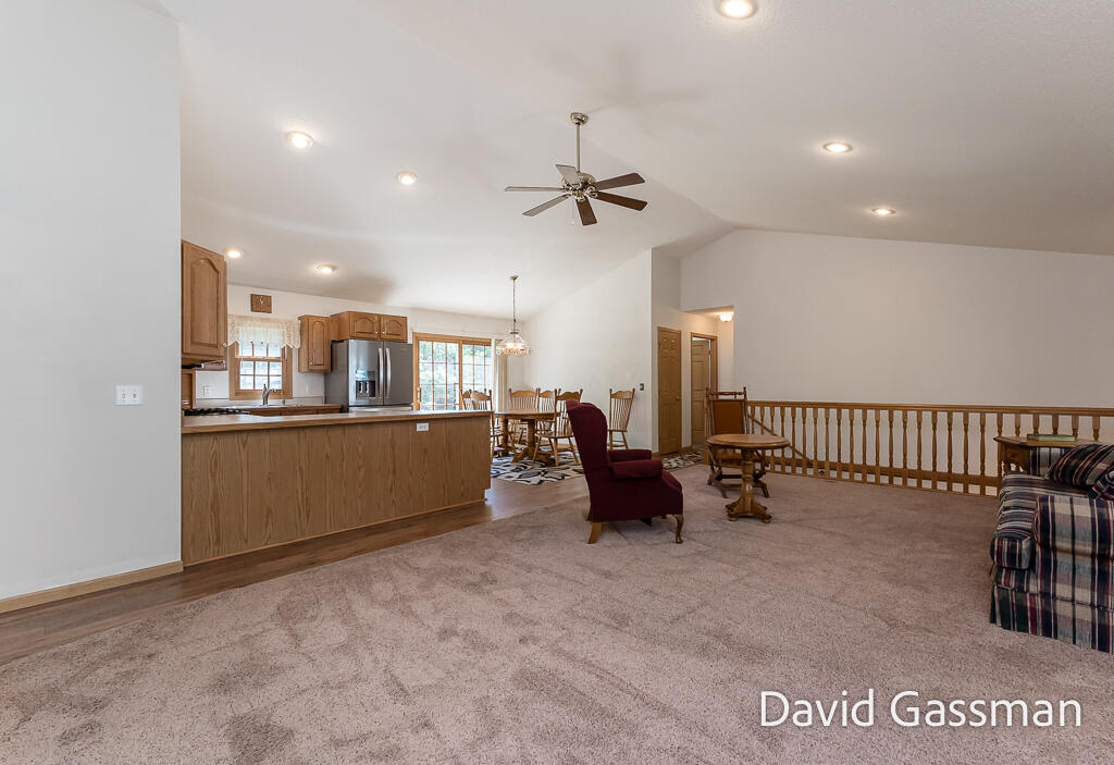 3270 South Walker Road Muskegon, MI 49444 - Photo 7 of 29 Living Room