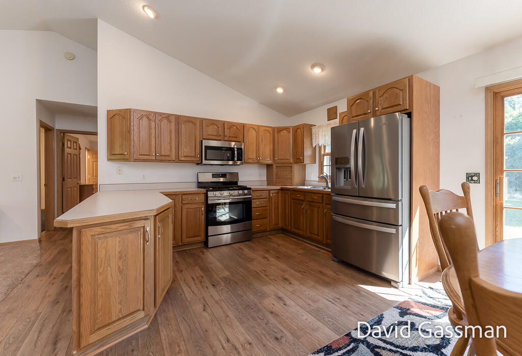 3270 South Walker Road Muskegon, MI 49444 - Photo 8 of 29 Kitchen