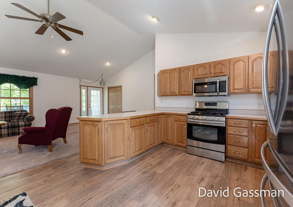 3270 South Walker Road Muskegon, MI 49444 - Photo 9 of 29 Kitchen 2