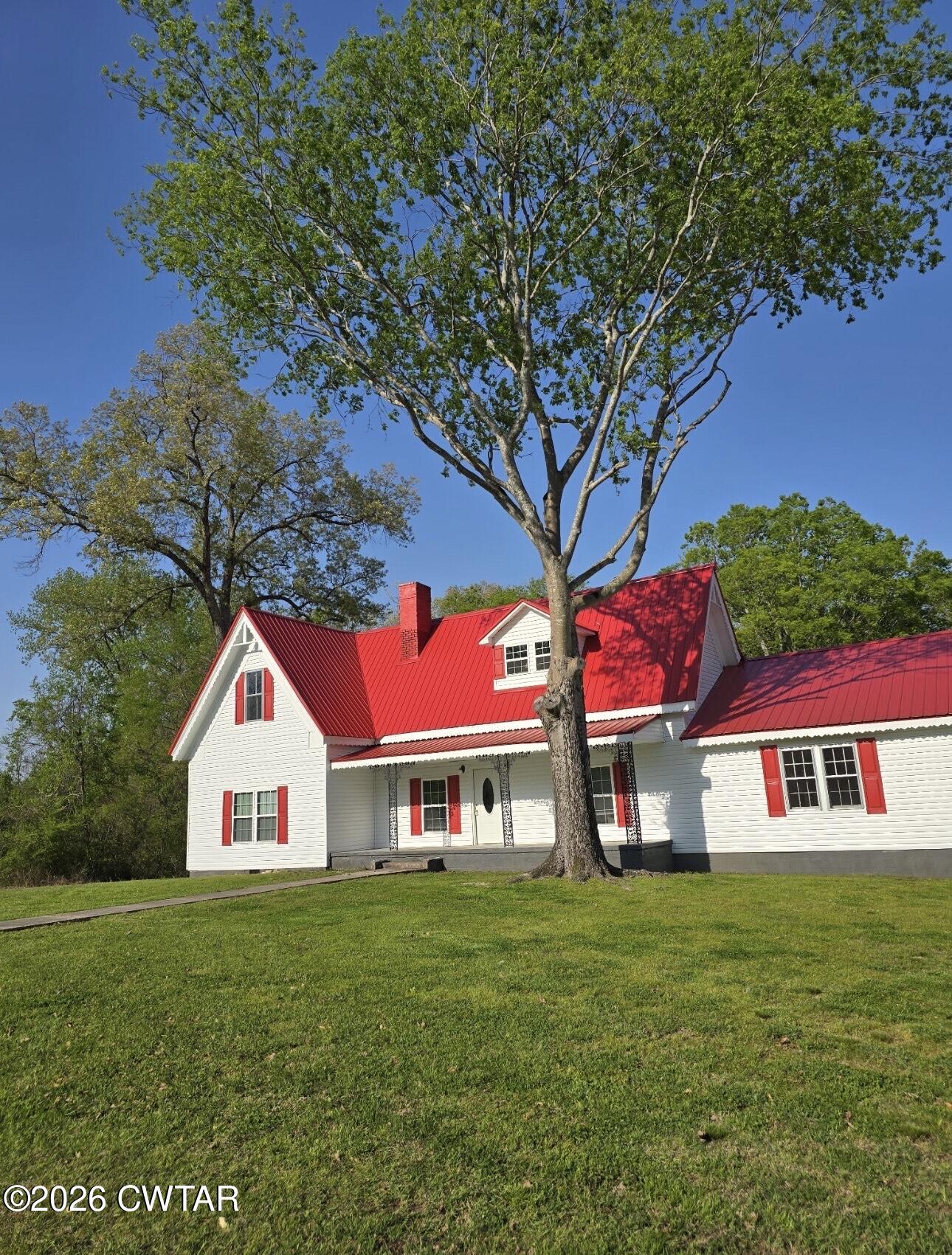 191 Largo Road Decaturville, TN 38329 - Photo 2 of 9 IMG_5530