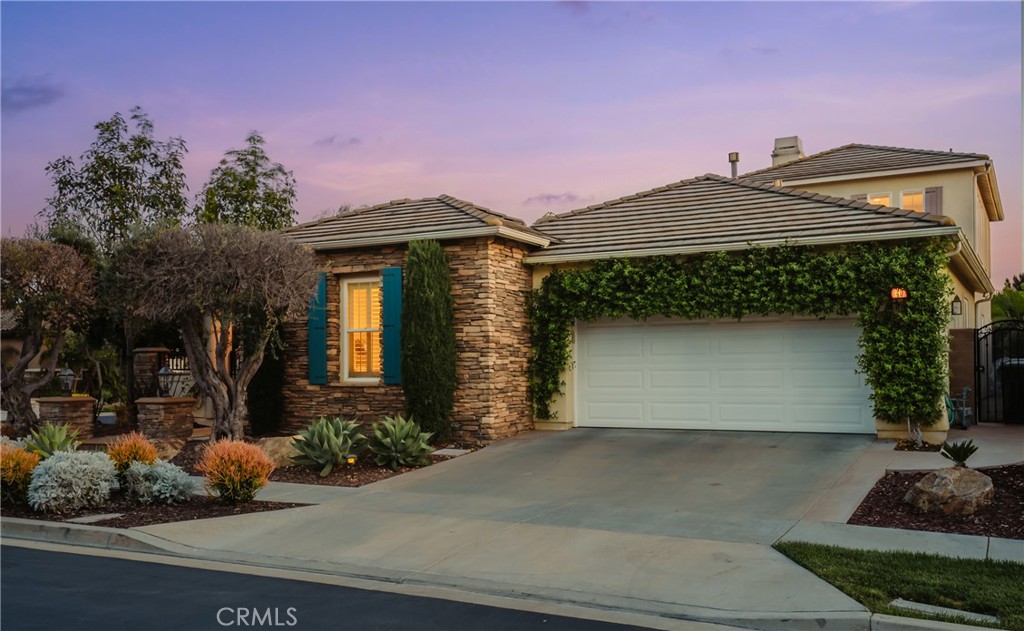 40 Rutherford Irvine, CA 92602 - Photo 1 of 1 a front view of a house with a yard