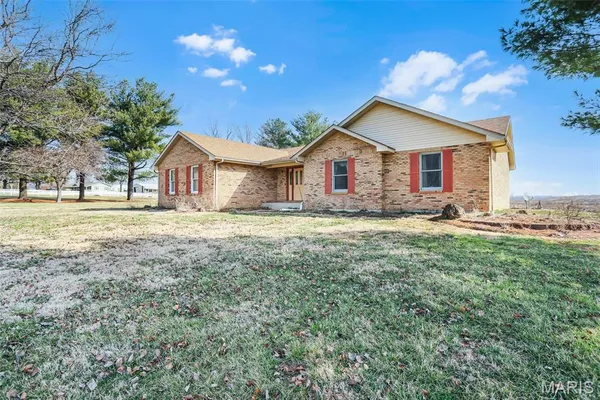 $641,000 | 4842 Indian Hills Drive, Edwardsville, IL 62025