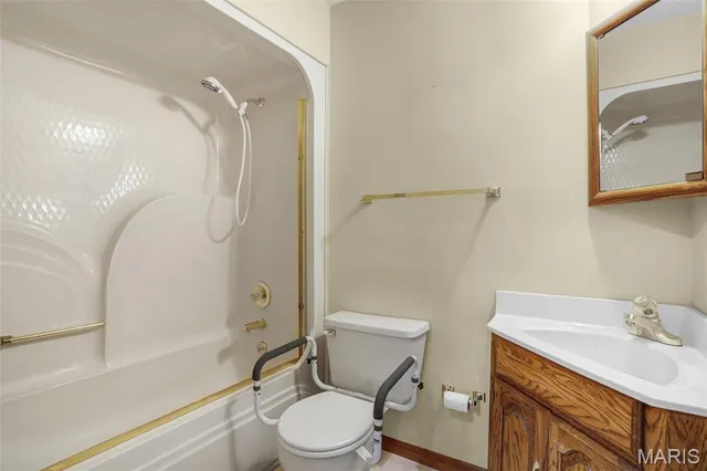 $641,000 | 4842 Indian Hills Drive, Edwardsville, IL 62025