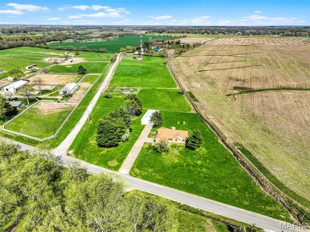 $641,000 | 4842 Indian Hills Drive, Edwardsville, IL 62025