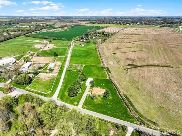 $641,000 | 4842 Indian Hills Drive, Edwardsville, IL 62025