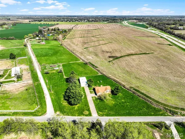 $641,000 | 4842 Indian Hills Drive, Edwardsville, IL 62025