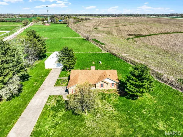 $641,000 | 4842 Indian Hills Drive, Edwardsville, IL 62025