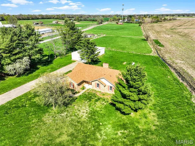 $641,000 | 4842 Indian Hills Drive, Edwardsville, IL 62025