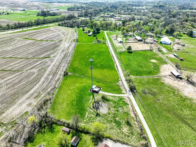 $641,000 | 4842 Indian Hills Drive, Edwardsville, IL 62025