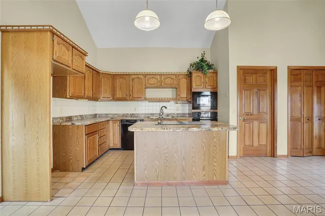 $641,000 | 4842 Indian Hills Drive, Edwardsville, IL 62025