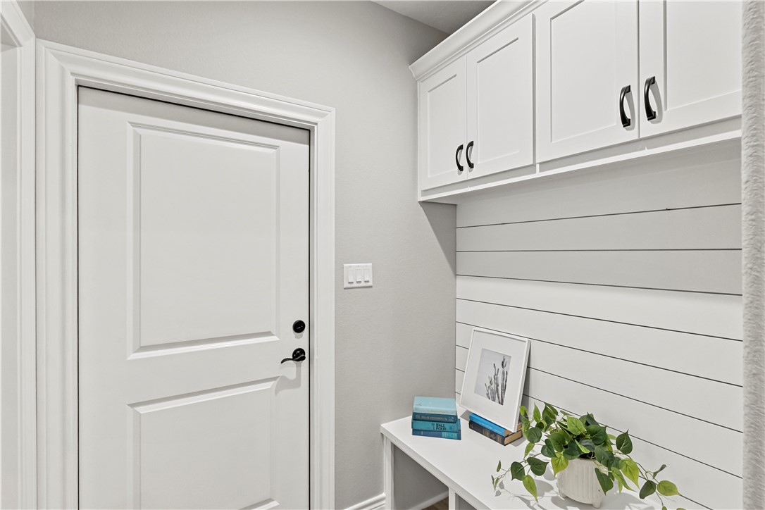 2912 GOLDBERG Drive Bryan, TX 77808 - Photo 23 of 35 a close view of a closet