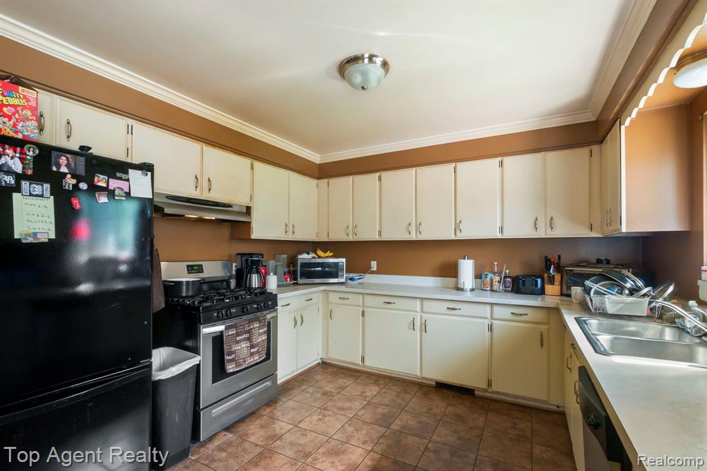 54951 Ridge Road New Baltimore, MI 48047 - Photo 25 of 58 Gallery Image 25