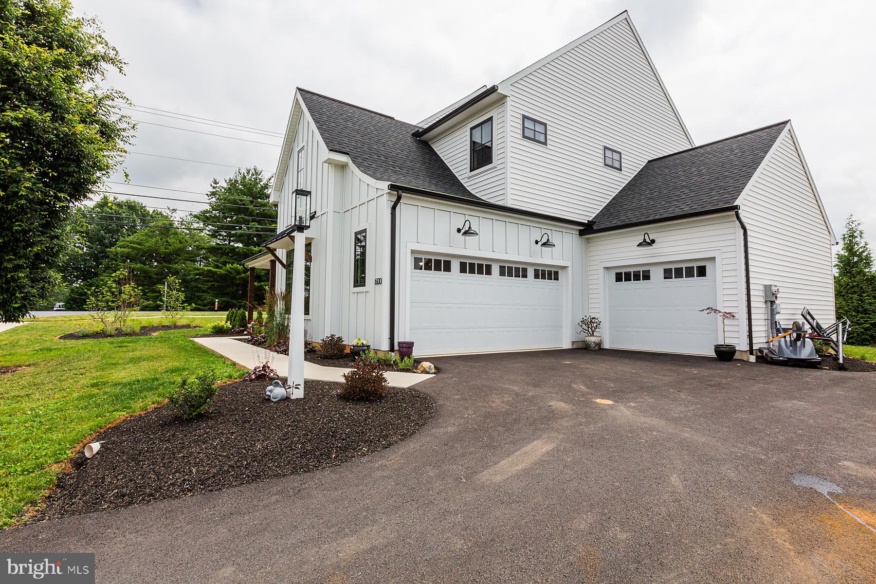 600 Stonehenge Drive Lititz, PA 17543 - Photo 3 of 42