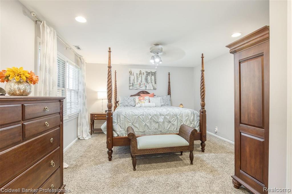 1066 Rock Spring Road Bloomfield Hills, MI 48304 - Photo 27 of 33