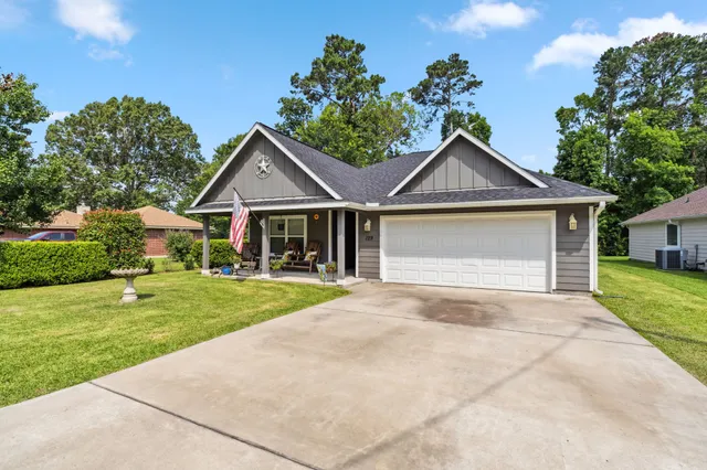 $340,000 | 129 Bridgepoint, Onalaska, TX 77360