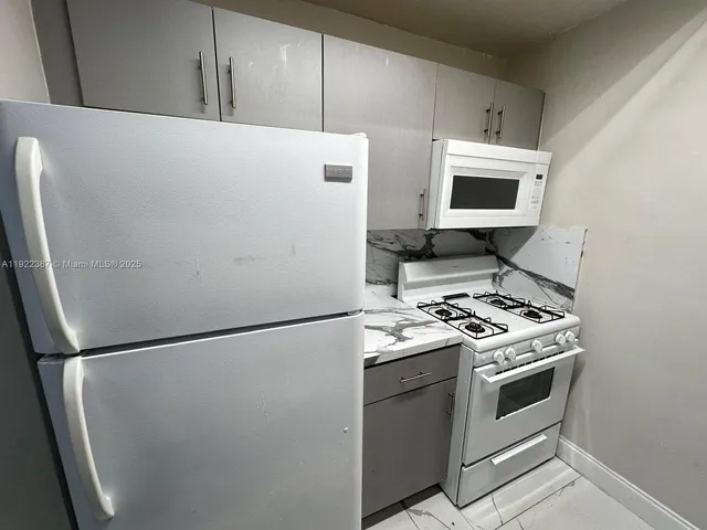 $1,750 | 4655 Palm Avenue, Unit 203, Hialeah, FL 33012