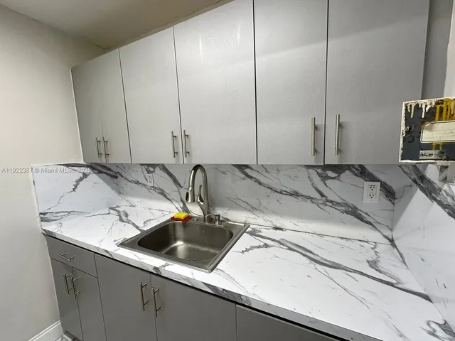 $1,750 | 4655 Palm Avenue, Unit 203, Hialeah, FL 33012