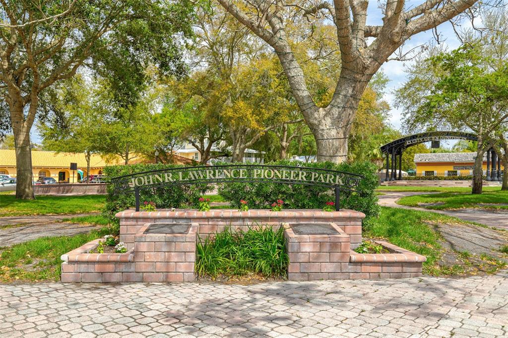 200 Broadway Dunedin, FL 34698 - Photo 39 of 59 a view of a garden with plants and large trees