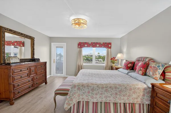 a bedroom with a bed and a dresser in it