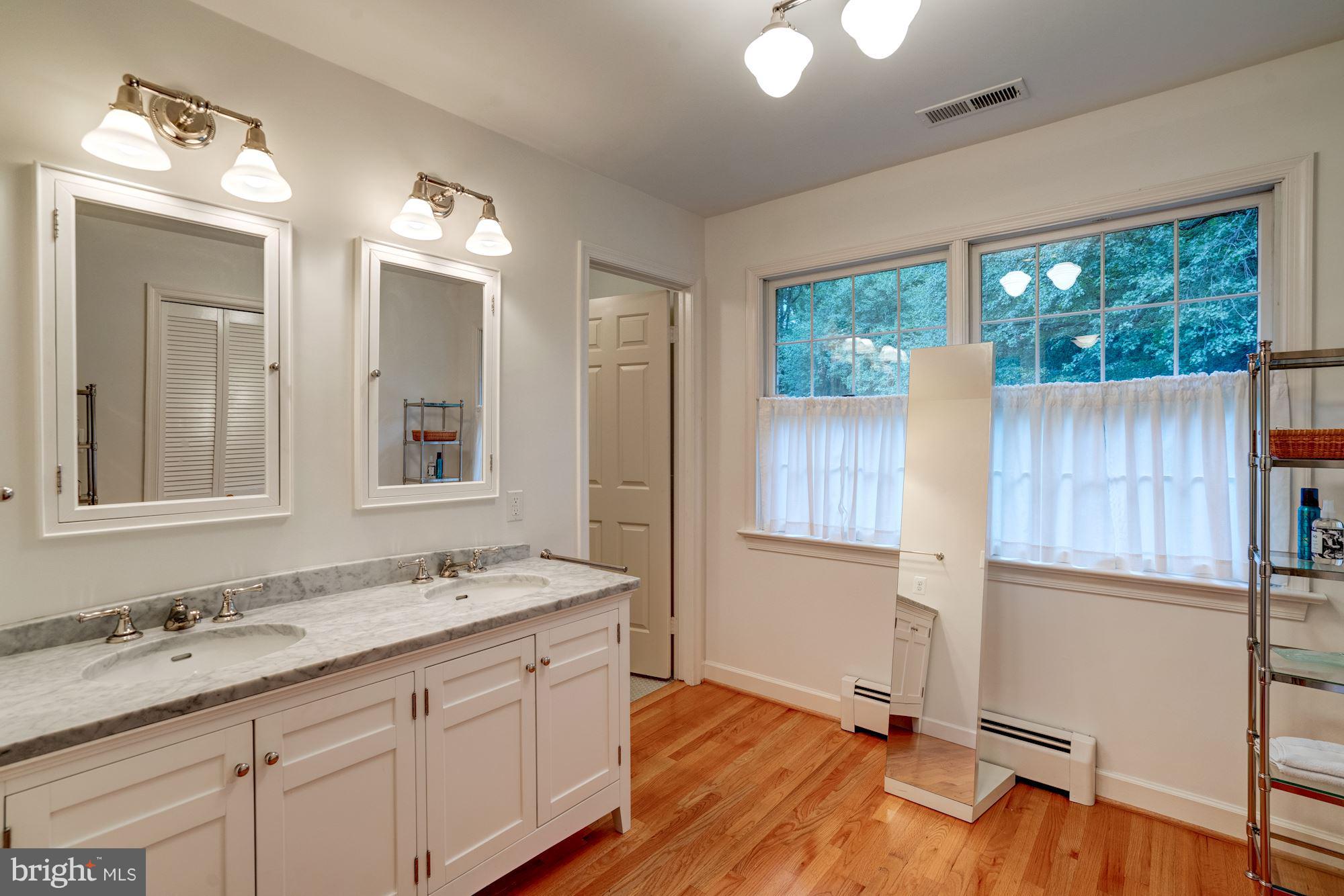 23517 Parsons Road Middleburg, VA 20117 - Photo 15 of 26 Bath (Master)