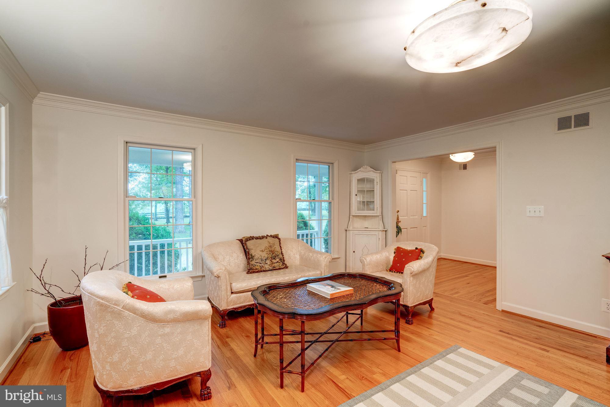 23517 Parsons Road Middleburg, VA 20117 - Photo 10 of 26 Living Room