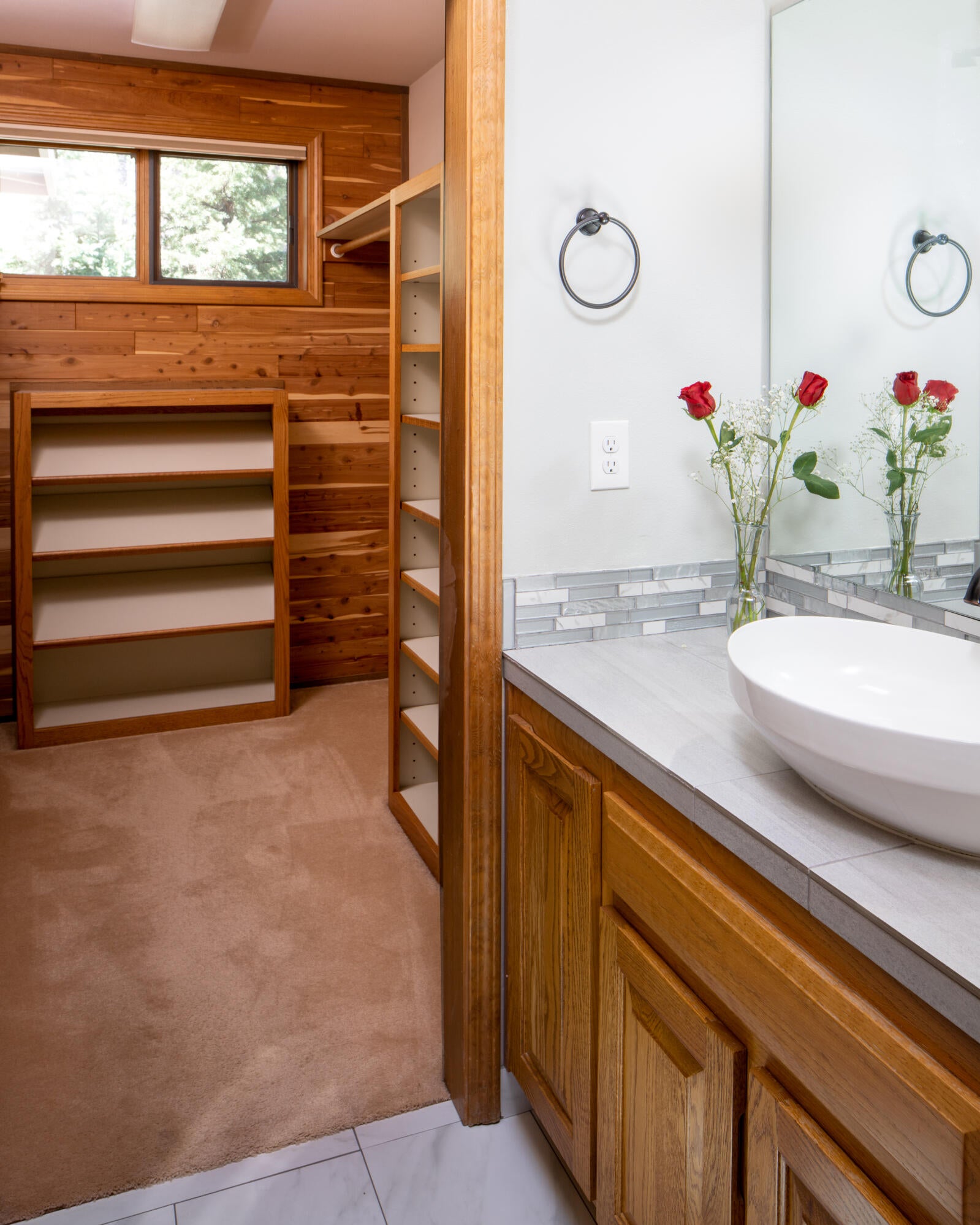 57720 Filbert Lane, Unit 1 Sunriver, OR 97707 - Photo 11 of 19 Ensuite Bath/Cedar Closet