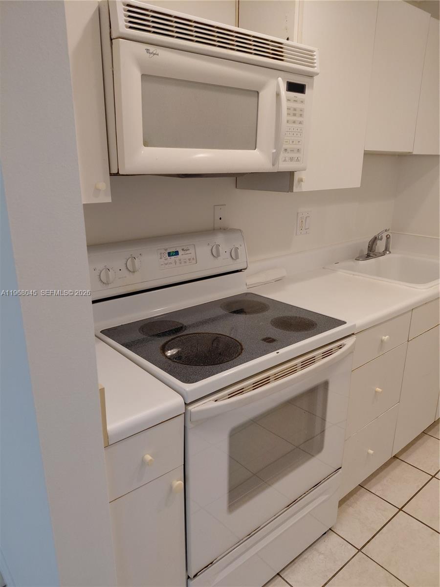 731 Hummingbird Way, Unit 10 North Palm Beach, FL 33408 - Photo 8 of 18