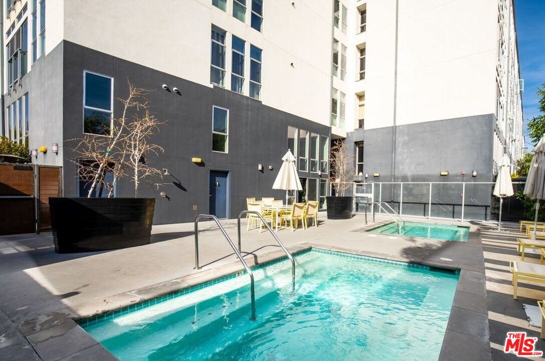 4215 Glencoe Avenue, Unit 405 Marina del Rey, CA 90292 - Photo 38 of 45 a view of backyard of a house