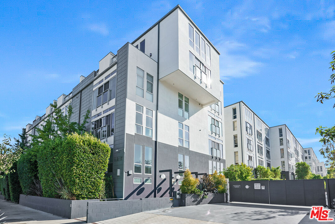 4215 Glencoe Avenue, Unit 405 Marina del Rey, CA 90292 - Photo 40 of 45 a front view of a building